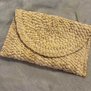 Straw clutch